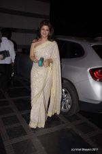 Twinkle Khanna at Abu Jani and Sandeep Khosla_s 25th year bash in Grand Hyatt, Mumbai on 8th Nov 2011 (51).JPG